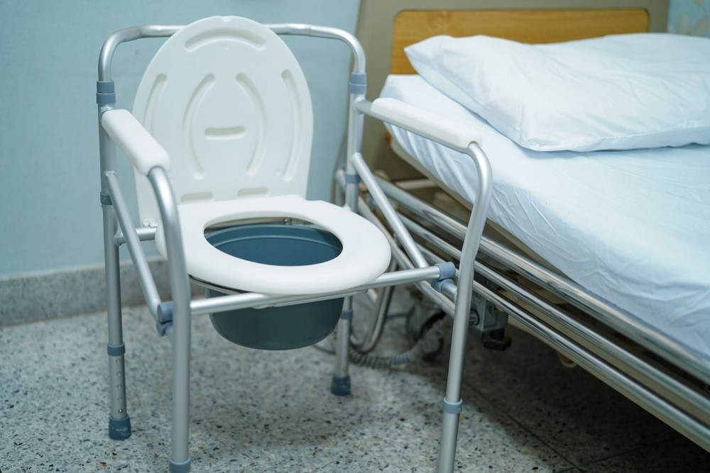 A commode next to a bedside