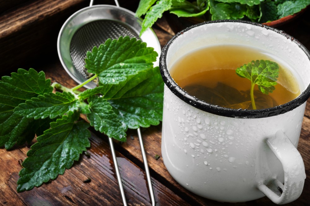 A mug of peppermint tea, showing how some food helps with inflammation