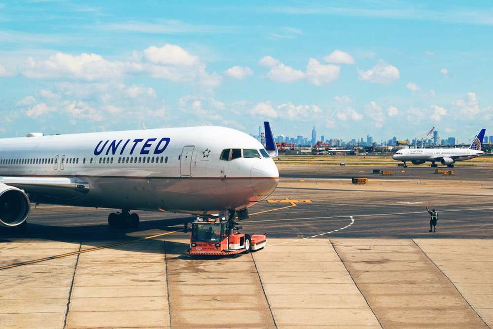 A plane in the airport