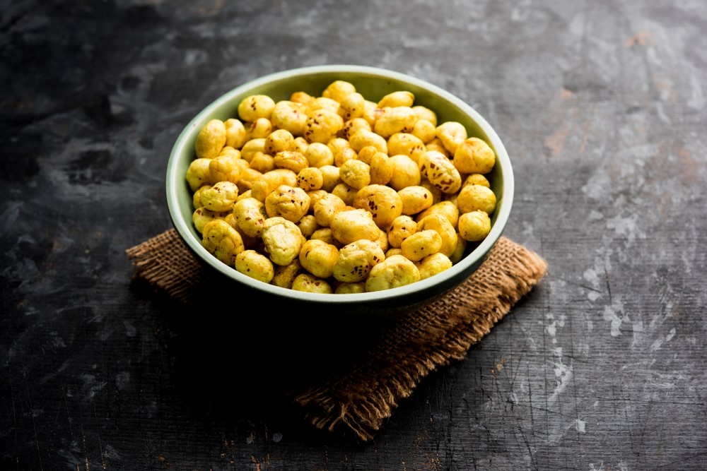 A dish of roasted makhana