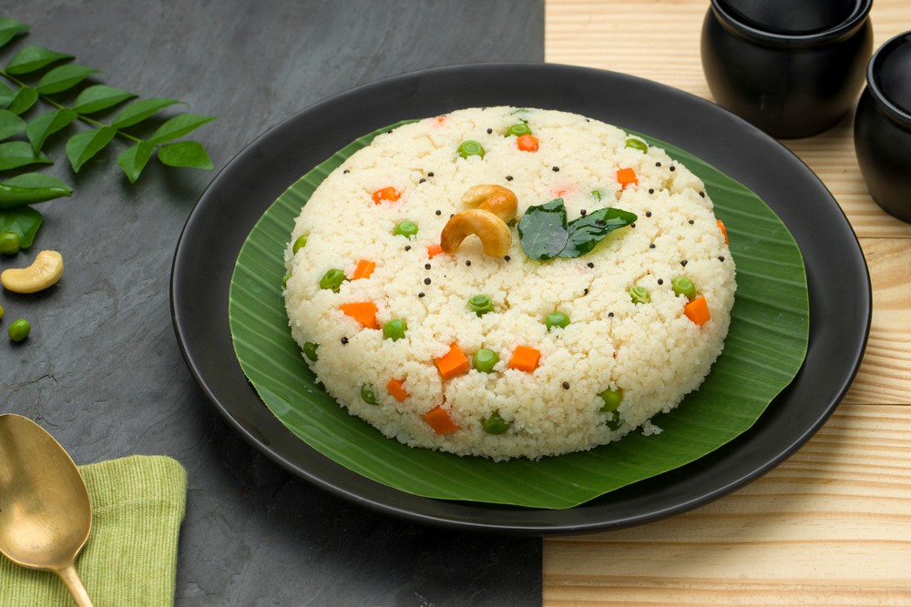 A black and green plate with upma