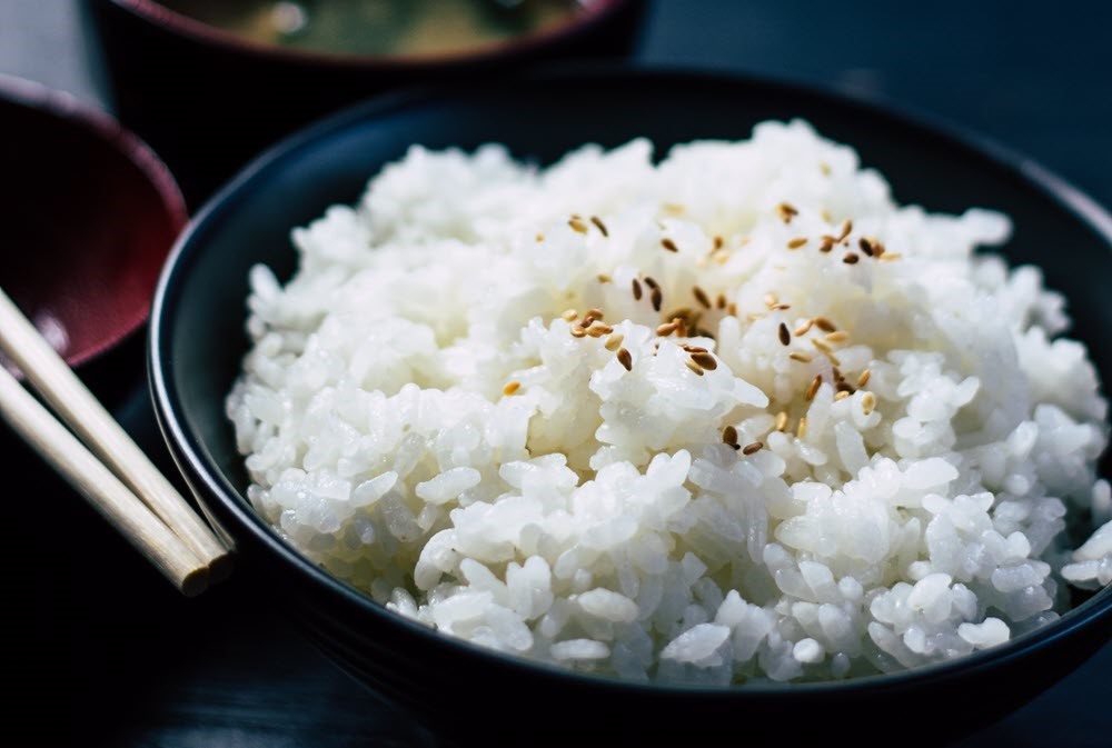 A black bowl of cooked rice