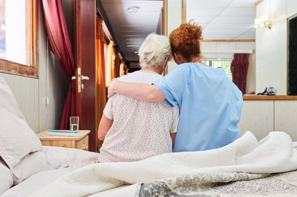 An older woman and a nurse, highlighting the benefits of hospice