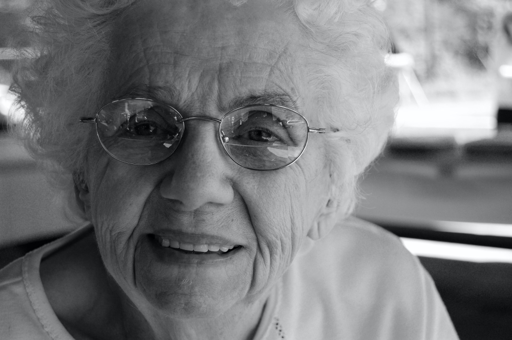 An older woman wearing glasses, highlighting the idea of glaucoma in seniors