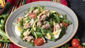 A healthy meal, highlighting the benefits and risks of a keto diet for seniors